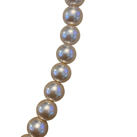 Two Vintage Faux Pearl Necklaces With Magnetic Clasp - Picture 3 of 7